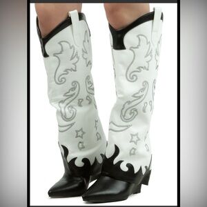 Azalea Wang, NWT, Never worn, Gorgeous Black and White Western Boots!